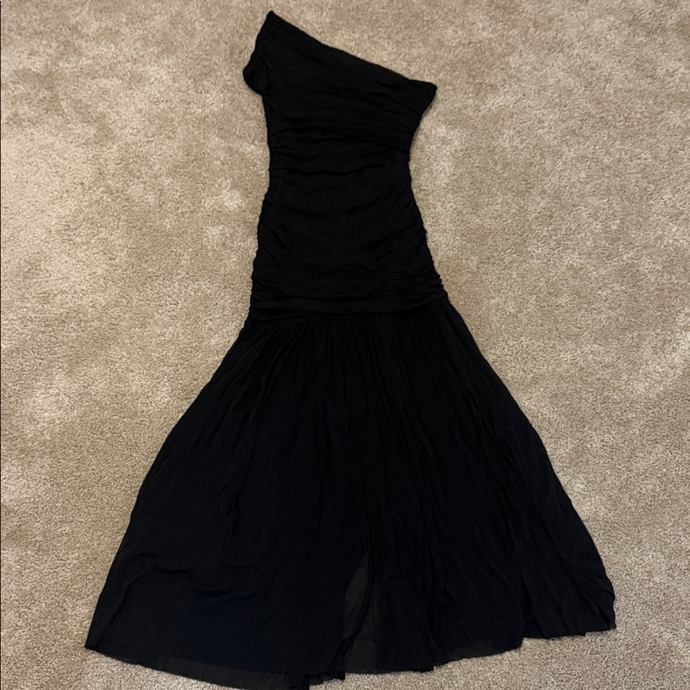 Elegant Black One-Shoulder Dress